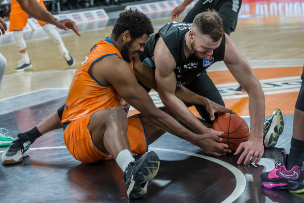 不仅对球员 不仅对球员