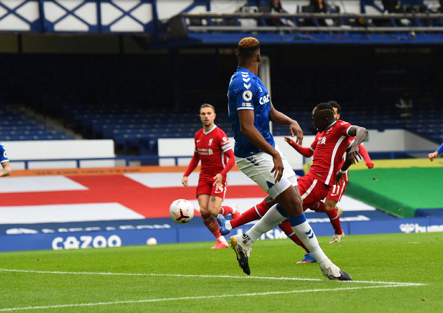 了一记头球 了一记头球